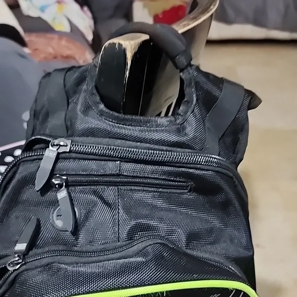 Black and Green Men's Backpack Used Great Conditions - Picture 3 of 12